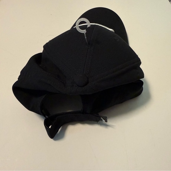 Nike Black and White Hat with Iconic Swoosh - Picture 6 of 9